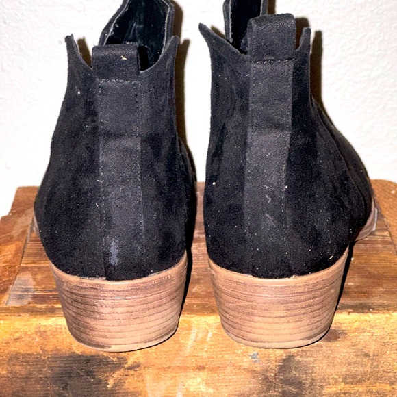 JG Black Velvet booties in perfect condition. - Picture 2 of 6